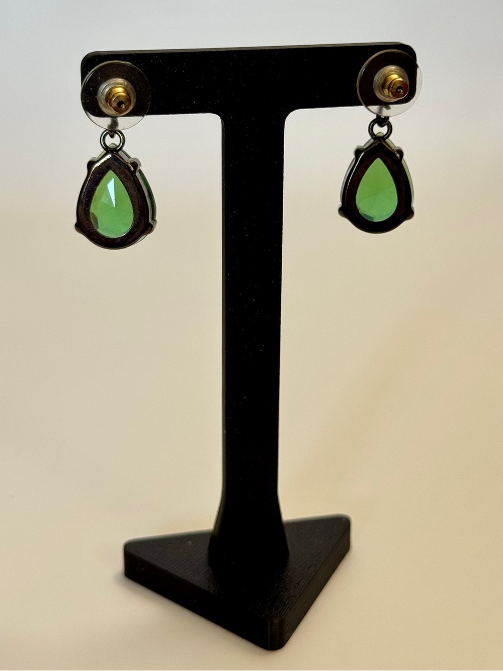 Vintage Emerald Green Rhinestone Teardrop Dangle Earrings Gunmetal Estate - Picture 5 of 5